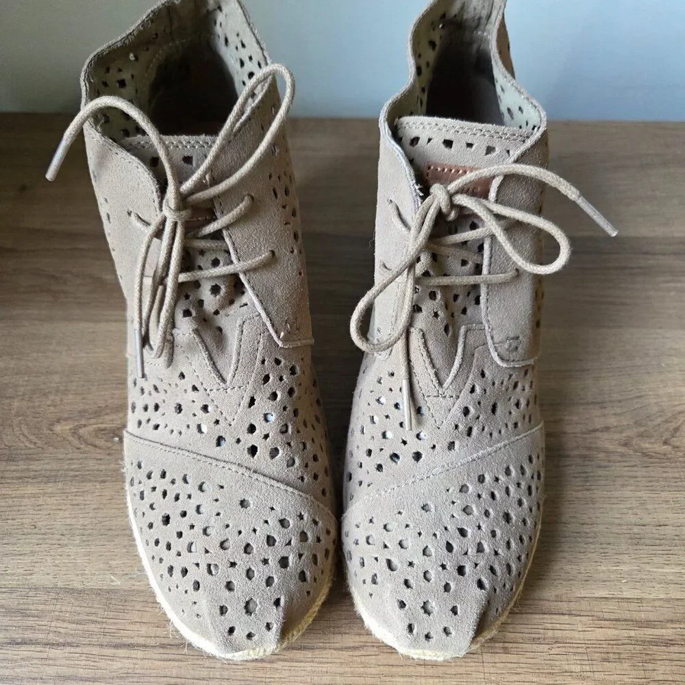 NEW W/O BOX TOMS TAUPE EXPADRILLE WEDGE LEATHER UPPER BOOTIES SIZE 9 WMNS
